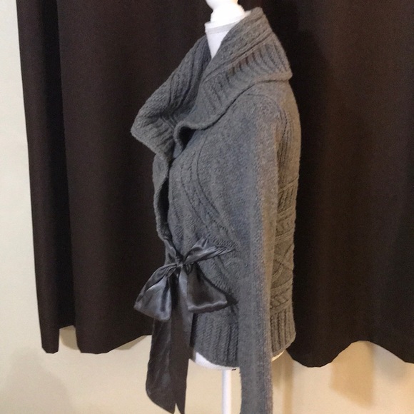 Gorgeous, gray warm sweater. - Picture 2 of 5